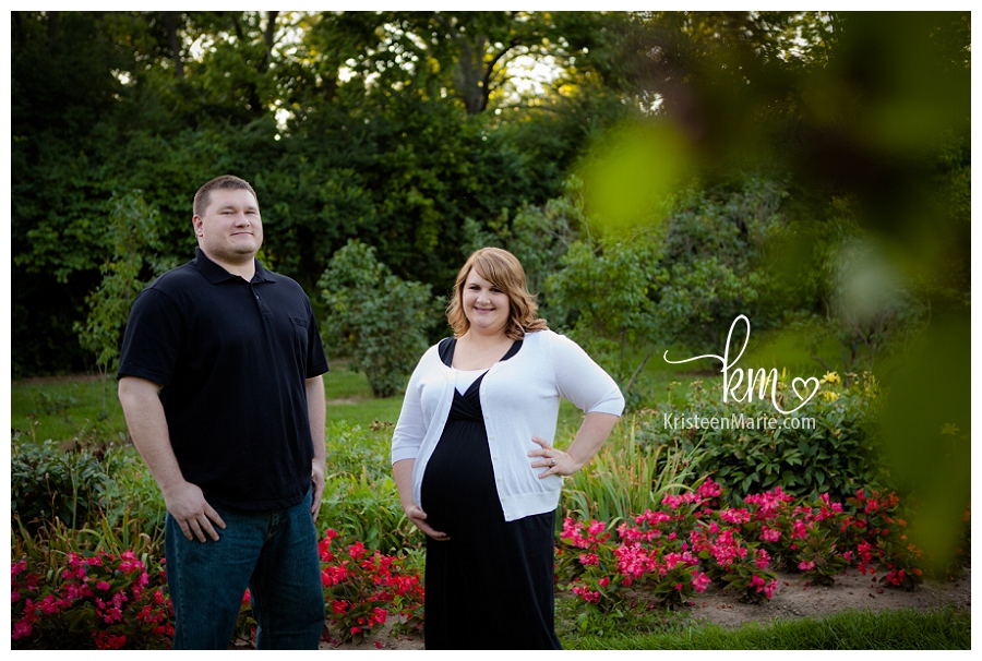 Maternity photography at Holcomb Gardens