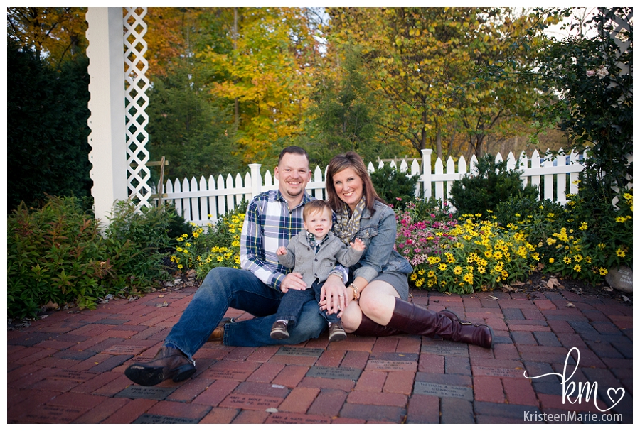 Family Pictures at Ambassador House & Heritage Gardens in Fishers Indiana