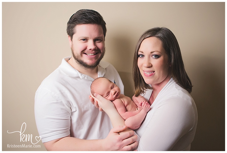 Zionsville family with newborn girl