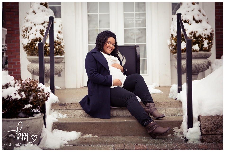 Outdoor winter maternity session in Indianapolis, IN