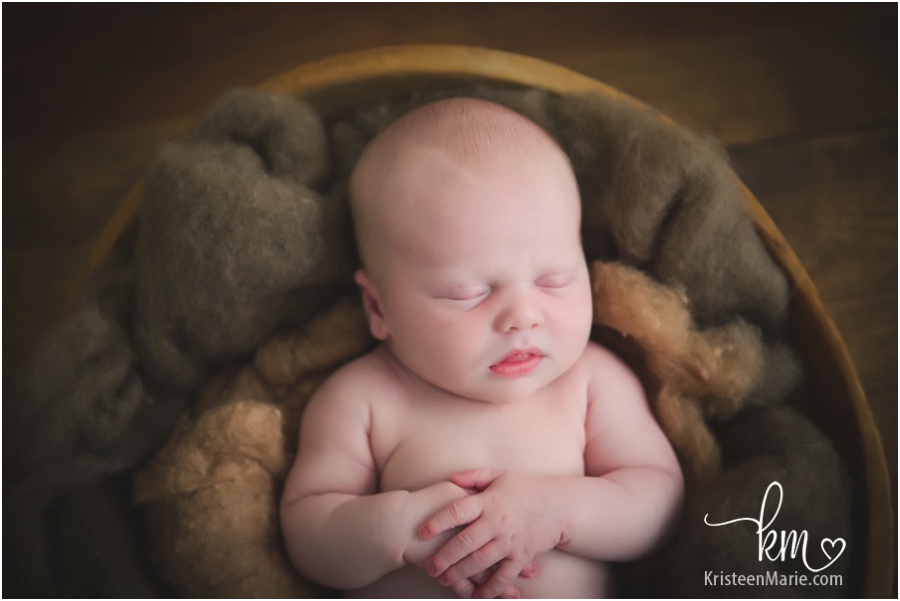Newborn photographer in Kokomo Indiana