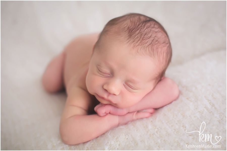 Indianapolis photogarpher KristeenMarie photogarpraphing newborns