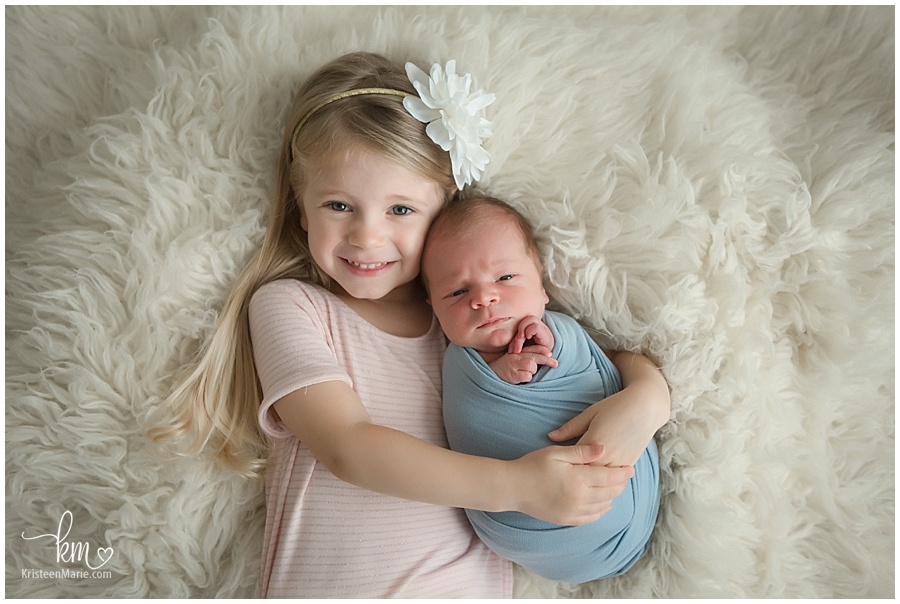 newborn photography with big sister