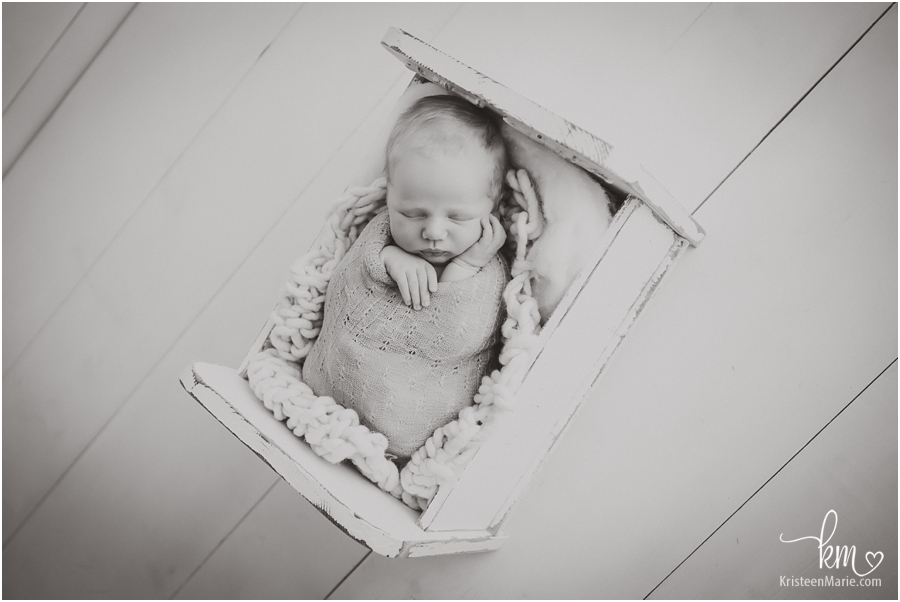 Newborn photography in Indianapolis - black and white image