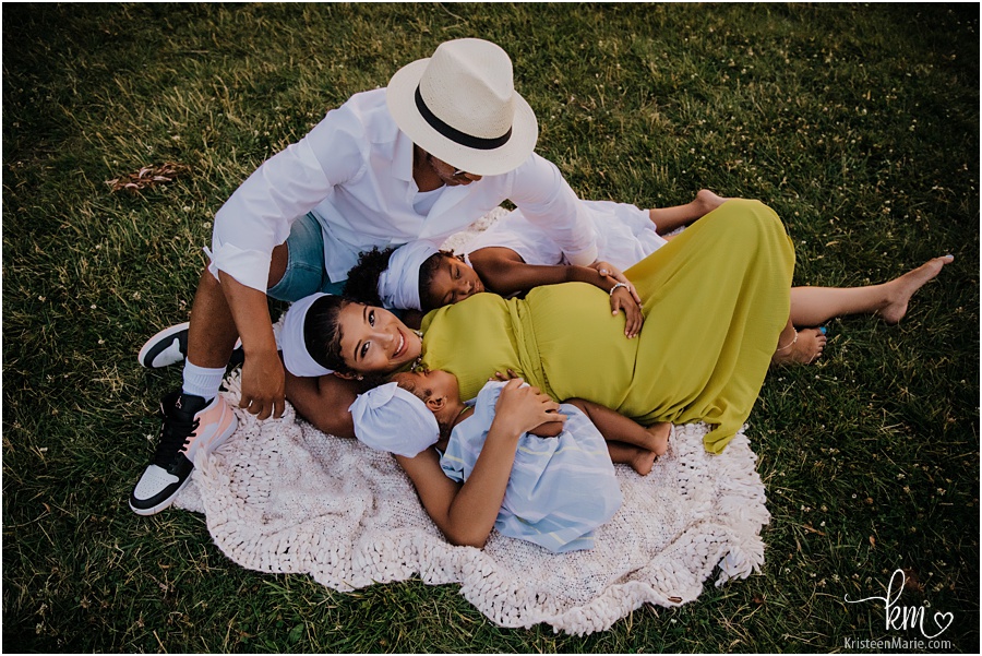 lay down pose for maternity photography