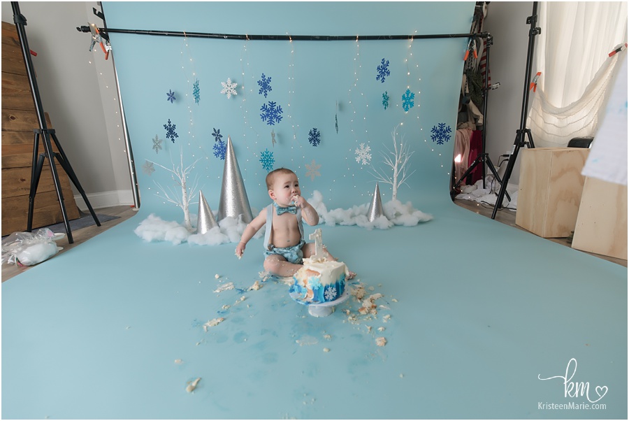 behind the scenes of photography studio for cake smash session