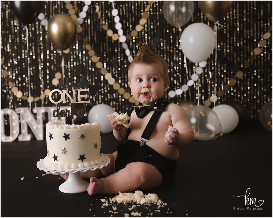 black and gold stars and bow tie 1st birthday cake smash