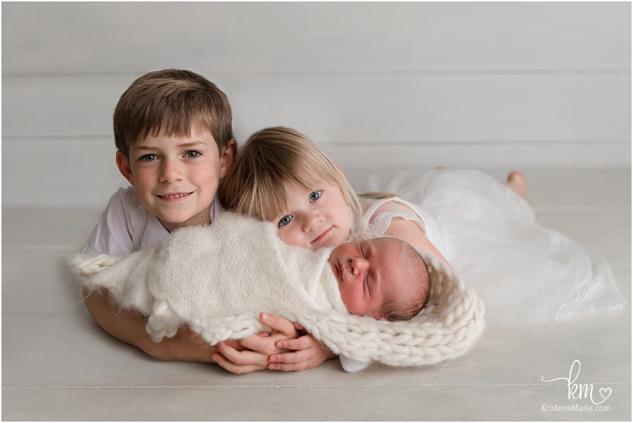 Indianapolis Newborn Photography - 3 siblings with newborn baby