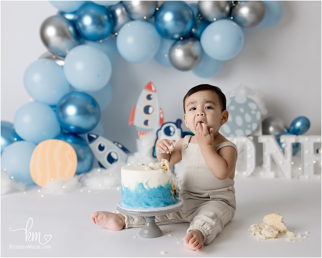 birthday boy eating cake