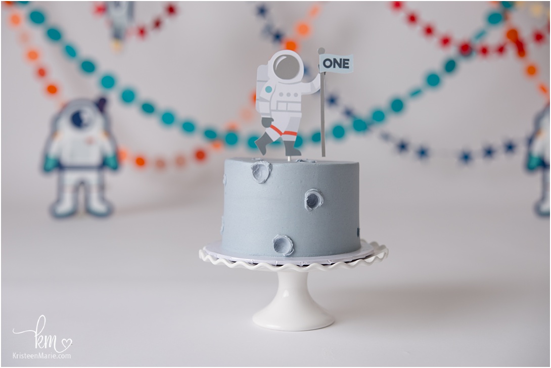 Moon cake - space themed cake smash session